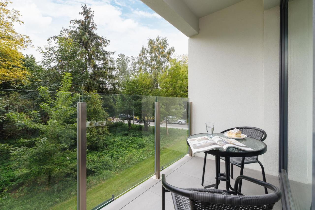 W Parku Lotnikow Apartments Tauron Arena By Noclegi Renters Cracovie Extérieur photo
